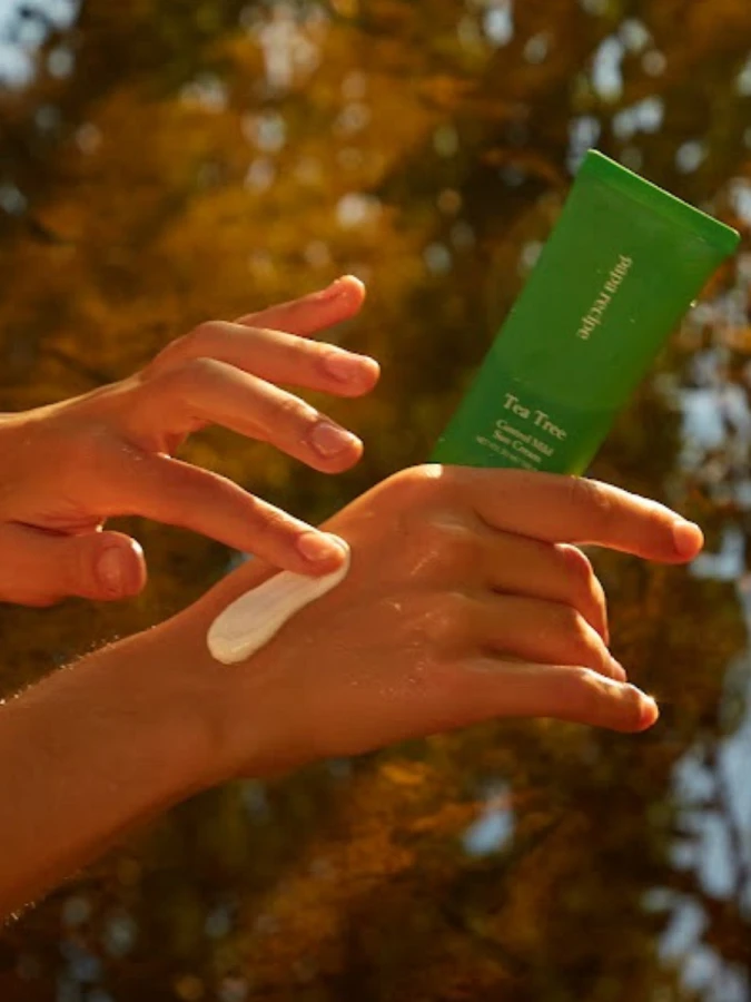 Солнцезащитный крем с экстрактом чайного дерева Papa Recipe Tea Tree Control Mild Sun Cream SPF50+ PA++++ Солнцезащитный крем с экстрактом чайного дерева Papa Recipe Tea Tree Control Mild Sun Cream SPF50+ PA++++