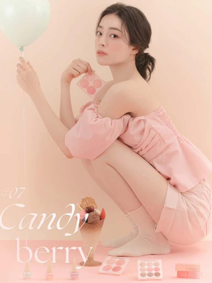 Палетка спрессованных румян в тёплых конфетных ягодных оттенках Dasique Blending Mood Cheek #07 Candy Berry