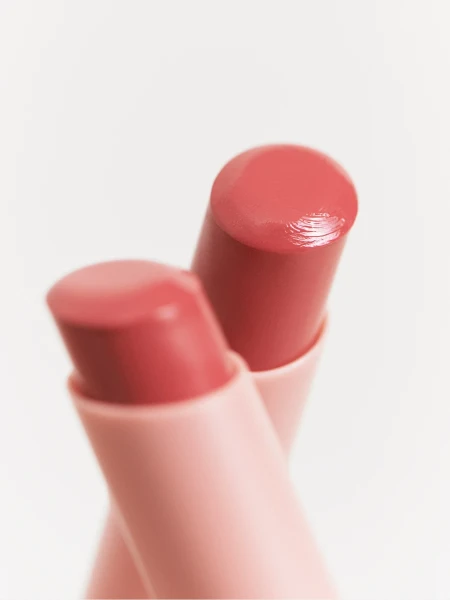 Набор: кушон + рефил + бальзам для губ Huxley Essence Cover Cushion & Lip Balm Set 02 Coral Sand Набор: кушон + рефил + бальзам для губ Huxley Essence Cover Cushion & Lip Balm Set 02 Coral Sand