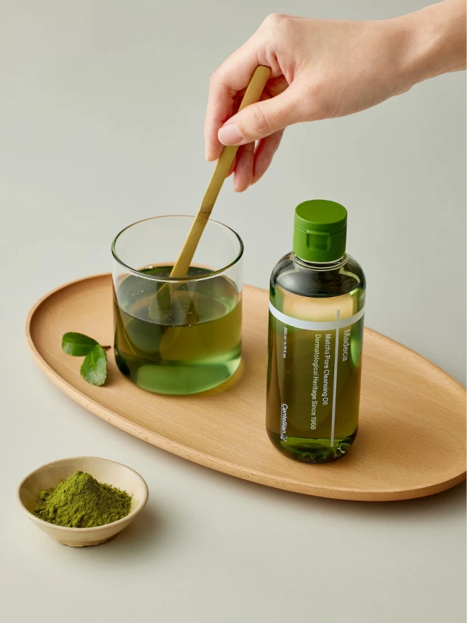 Двухфазное гидрофильное масло с экстрактом чая матча Centellian24 Madeca Matcha Pore Cleansing Oil