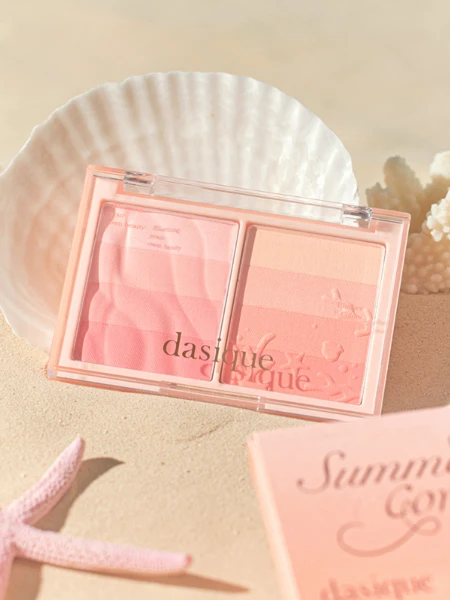 Двойная палетка спрессованных градиентных румян коралловых оттенках Dasique Blending Layer Cheek #01 Summer Coral Двойная палетка спрессованных градиентных румян коралловых оттенках Dasique Blending Layer Cheek #01 Summer Coral