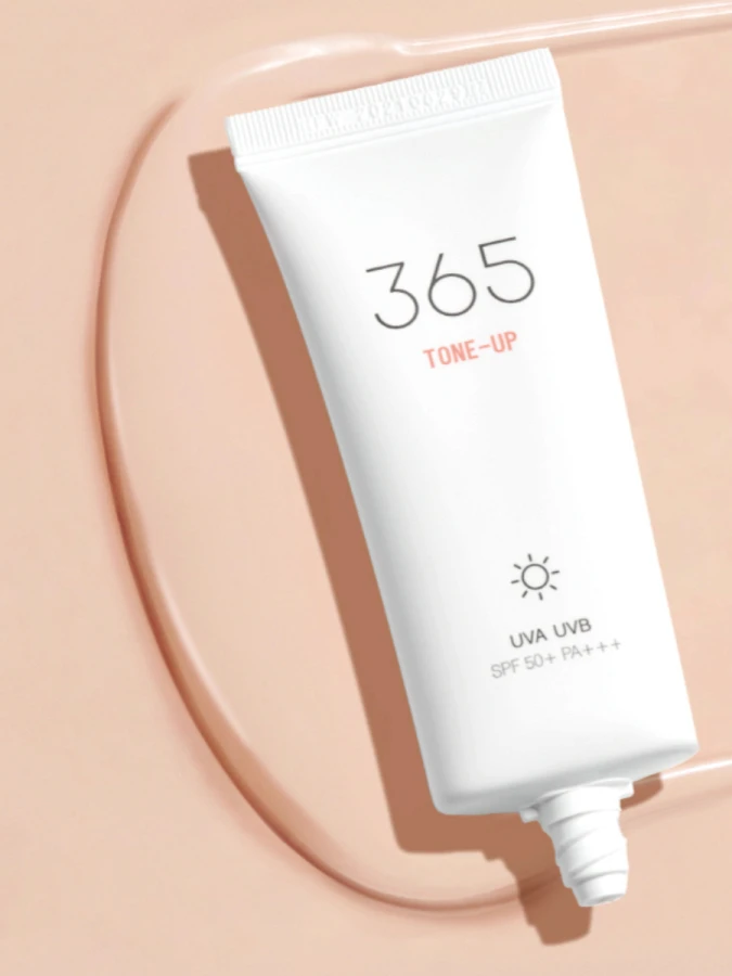 Осветляющий солнцезащитный крем с экстрактом персика Round Lab Tone-Up Sun Cream SPF50+ PA+++