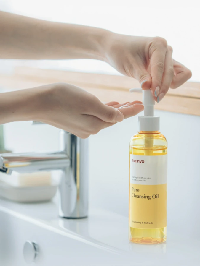 Смягчающее гидрофильное масло с растительными экстрактами Ma:nyo Factory Pure Cleansing Oil