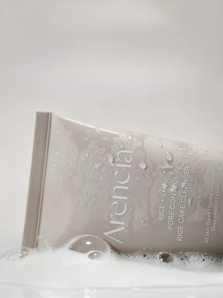 Очищающая пенка с экстрактом риса и салициловой кислотой Arencia Rice + LHA Pore Control Rice Cake Cleanser