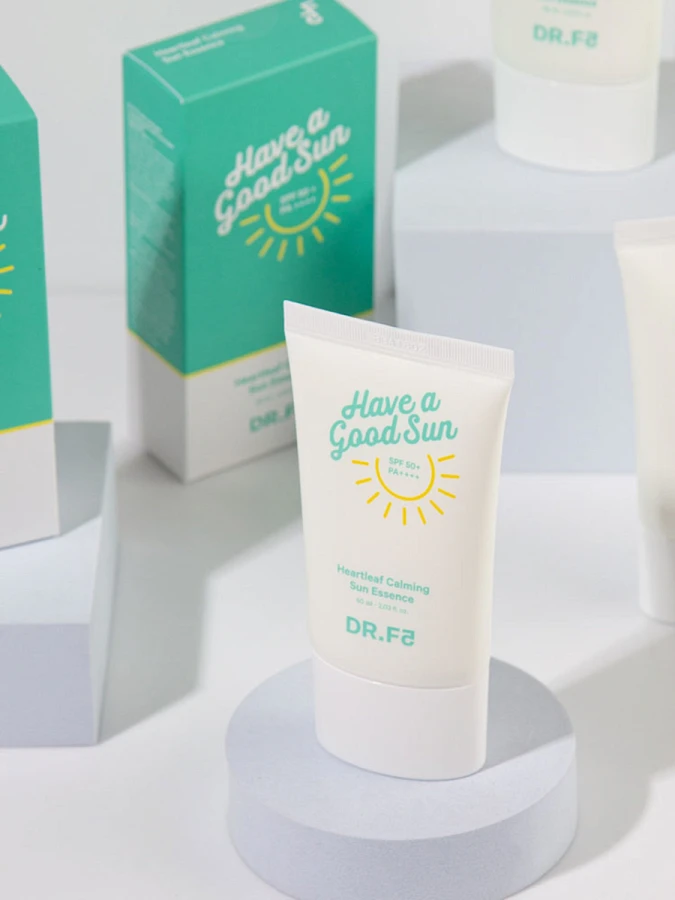 Успокаивающая солнцезащитная эссенция DR.F5 Heartleaf Calming Sun Essence SPF50+ PA++++