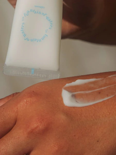 Парфюмированный крем-сыворотка для рук с антиоксидантами Fountain of Waters Tomato Garden Hand Serum Cream Парфюмированный крем-сыворотка для рук с антиоксидантами Fountain of Waters Tomato Garden Hand Serum Cream