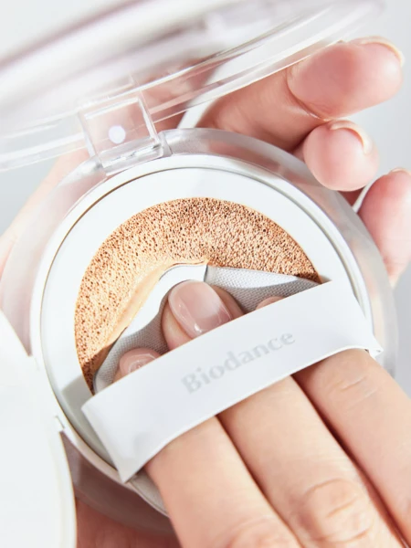 Тональный кушон с нейтральным финишем Biodance Radiant Pure Essence Cushion 21N SPF30+ PA++ Тональный кушон с нейтральным финишем Biodance Radiant Pure Essence Cushion 21N SPF30+ PA++