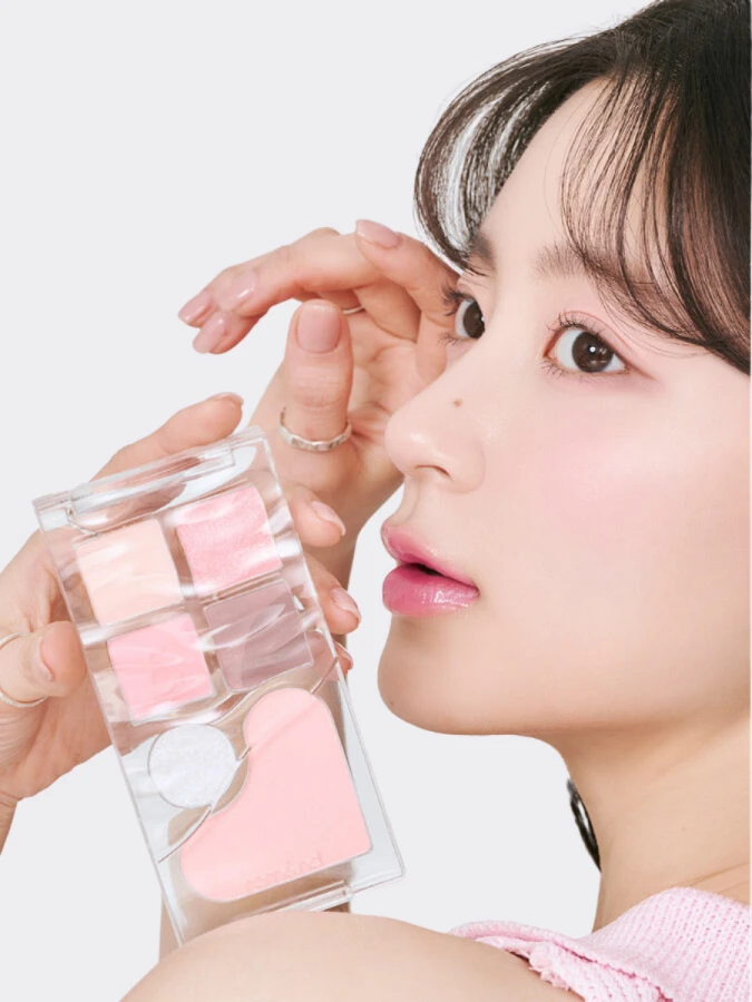 Палетка для макияжа век и лица в клубничных оттенках rom&nd Bare Layer Palette 02 Strawberry Mood