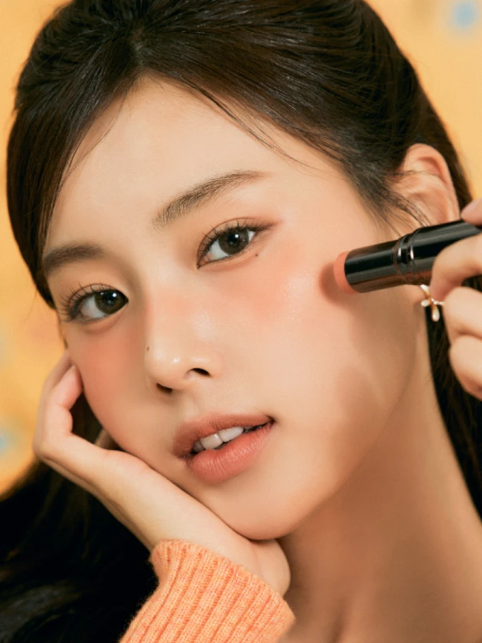 Мультифункциональный стик для макияжа в персиковом оттенке Ma:nyo Factory No Mercy Spell Mood Stick 01 Deaeseo Peach