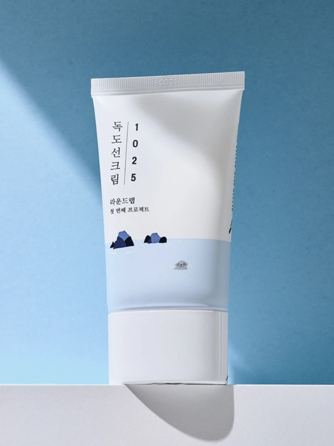 Освежающий солнцезащитный крем с морской водой Round Lab 1025 Dokdo Sunscreen SPF50+ PA++++