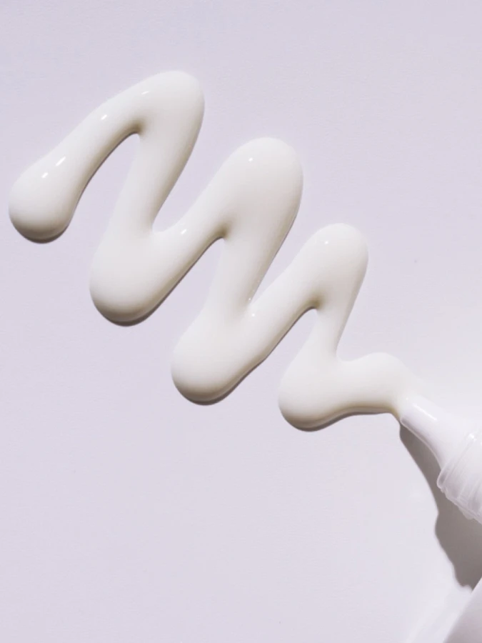 Солнцезащитный флюид с экстрактом красного лука IsNtree Onion Newpair Fresh Fluid Sun Cream SPF50+ PA++++