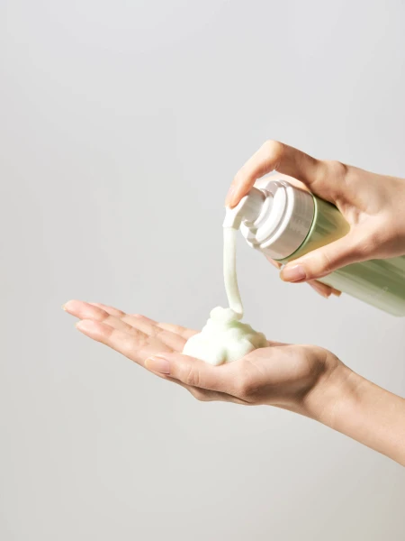 Балансирующая пенка для умывания с экстрактом юдзу и цинком VVBETTER Jeju Yuja Balancing Bubble Cleanser