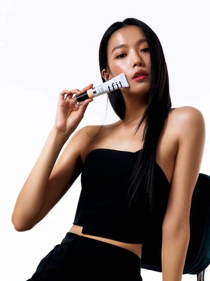 Увлажняющий тональный флюид TFIT Radiance Fit Serum Foundation C01 Porcelain