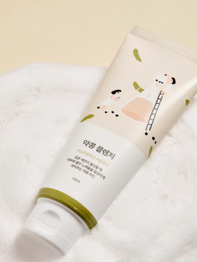 Смягчающая пенка-скраб для умывания с экстрактом соевых бобов Round Lab Soybean Cleanser