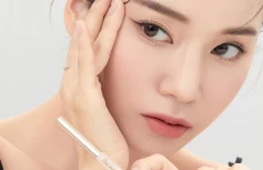 Гелевая подводка для век в формате карандаша в чёрном оттенке Dasique Slim Gel Eyeliner #01 Black