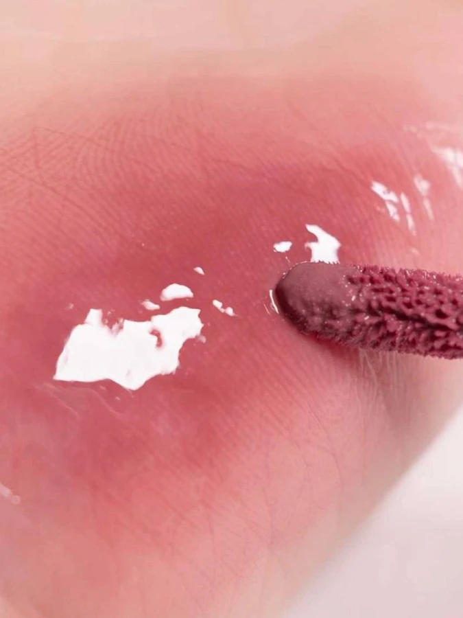 Сочный глянцевый тинт для губ с оттенком кожуры красного винограда rom&nd Juicy Lasting Tint 25 Bare Grape