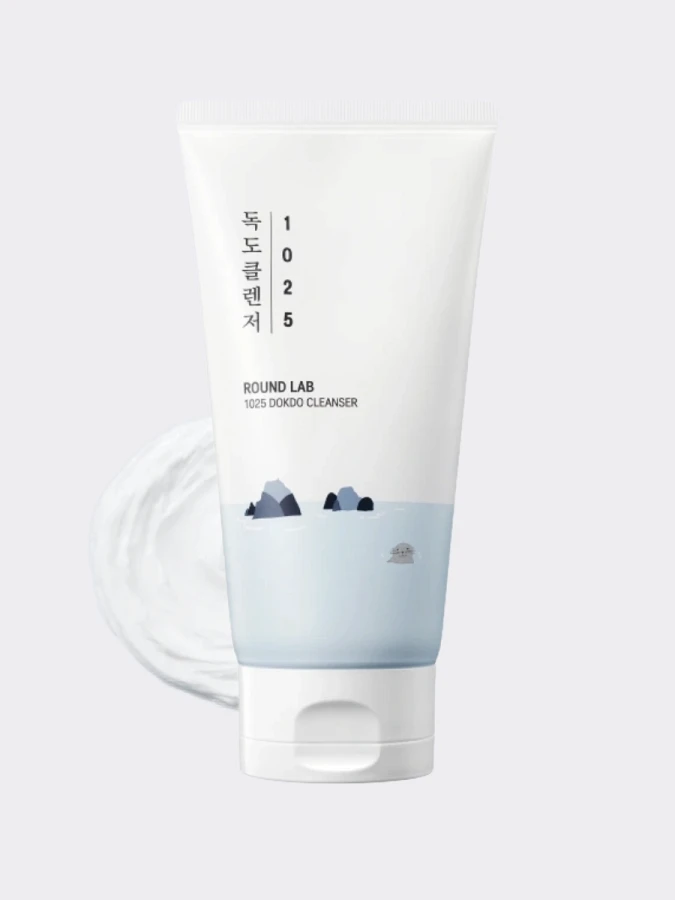 Мягкая пенка для умывания с морской водой Round Lab 1025 Dokdo Сleanser