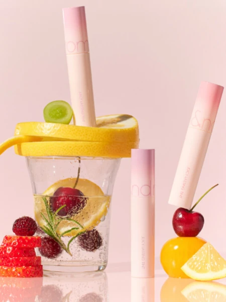 Сочный глянцевый пигмент для губ в приглушённом виноградном оттенке rom&nd Juicy Lasting Tint 33 Bare Vine