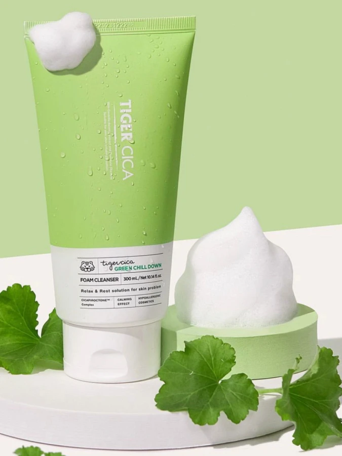 Успокаивающая пенка для лица с экстрактом центеллы азиатской It's Skin Tiger Cica Green Chill Down Foam Cleanser
