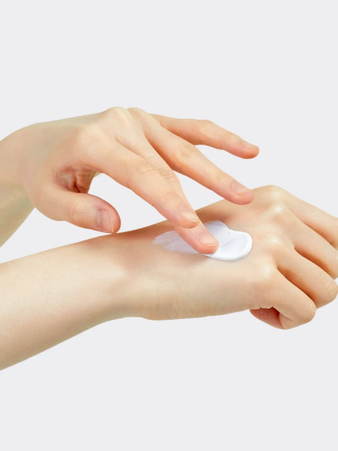 Успокаивающий солнцезащитный крем с пантенолом Ma:nyo Factory Panthe-Calming Sun Cream SPF50+ PA++++