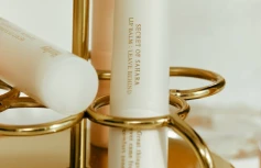 Увлажняющий бальзам для губ с маслом опунции Huxley Lip Balm Leave Behind 1 Moroccan Linen