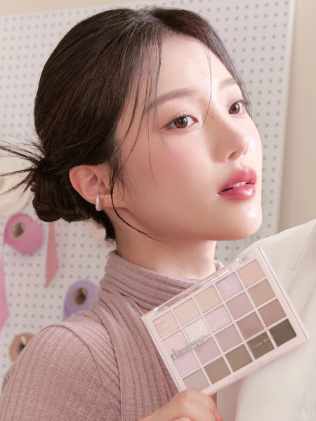 Большая палетка теней для век Dasique Mood Shadow Palette #02 Cool Basic