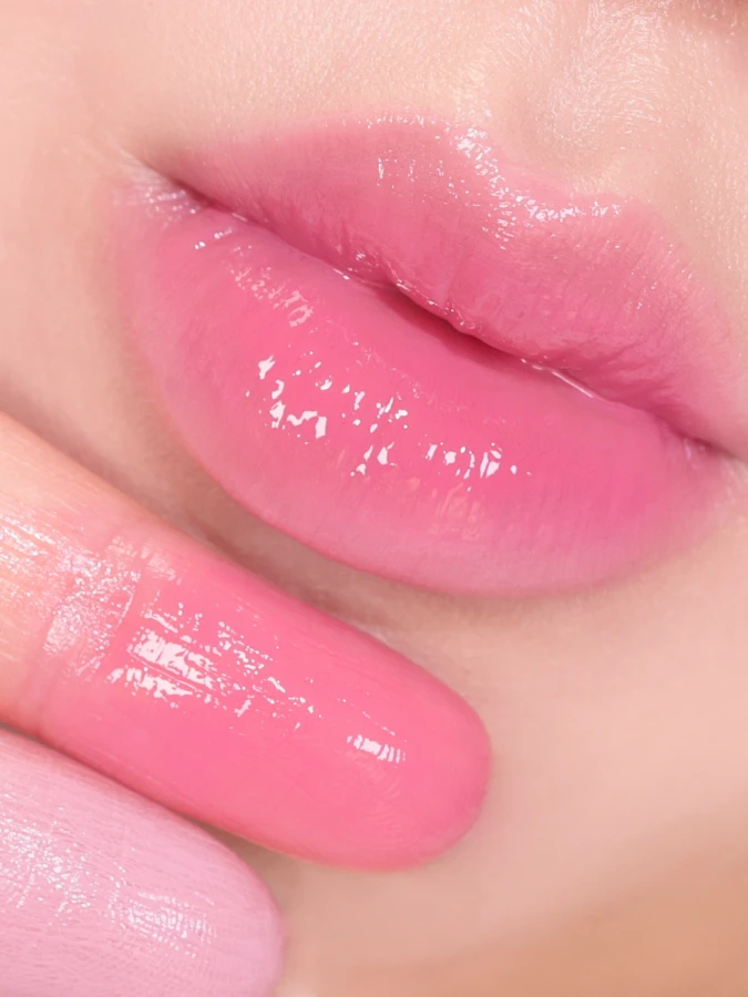 Многофункциональный бальзам-румяна для губ и щёк AMUSE Lip & Cheek Healthy Balm 03 Strawberry Balm