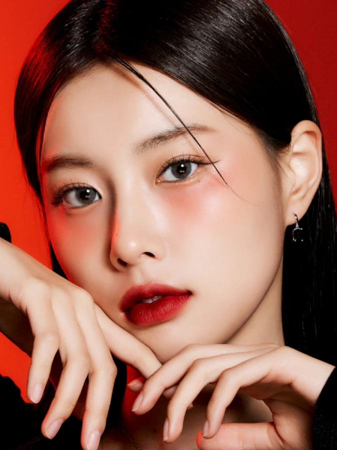 Мультифункциональный стик для макияжа в красном оттенке Ma:nyo Factory No Mercy Spell Mood Stick 04 Red Live