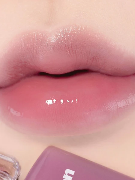 Легкий увлажняющий блеск-тинт для губ ALTERNATIVE STEREO Lip Potion Aqua Glow No.8 Sugar Purple