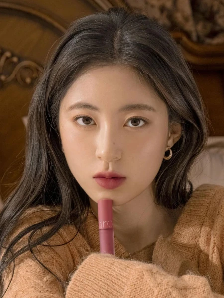 Вельветовый тинт с матовым финишем в оттенке цветочного лепестка rom&nd Zero Velvet Tint 18 Petal Tassel Вельветовый тинт с матовым финишем в оттенке цветочного лепестка rom&nd Zero Velvet Tint 18 Petal Tassel