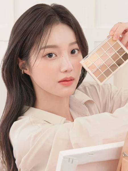 Большая палетка теней для век Dasique Mood Shadow Palette #01 Warm Basic