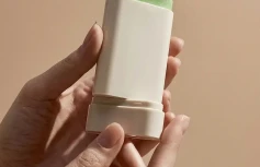 Освежающий солнцезащитный стик с алоэ и ПДРН Blithe Ice Sunscreen Stick SPF50+ PA++++
