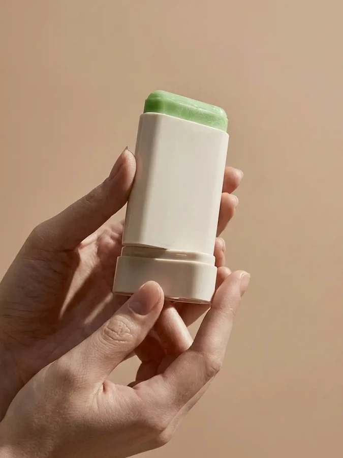 Освежающий солнцезащитный стик с алоэ и ПДРН Blithe Ice Sunscreen Stick SPF50+ PA++++