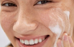 Энзимная пенка для умывания с экстрактом зеленого чая By Wishtrend Green Tea & Enzyme Milky Foaming Wash