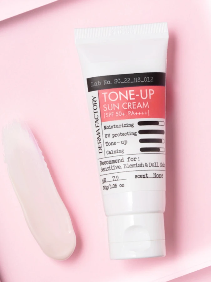 Солнцезащитный крем с каламином MAXI Derma Factory Inorganic Tone-Up Sun Cream SPF50+ PA++++ Солнцезащитный крем с каламином MAXI Derma Factory Inorganic Tone-Up Sun Cream SPF50+ PA++++