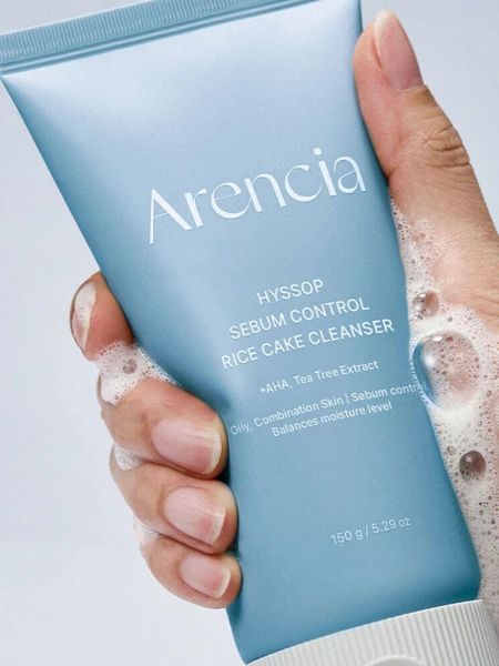 Себорегулирующая пенка с экстрактом иссопа Arencia Hyssop Sebum Control Rice Cake Cleanser