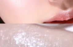 Набор: Хайлайтер-желе с мерцающим финишем + брелок fwee Lip&Cheek Glowy Jelly Pot JH00 Sugar Powder Keyring Set