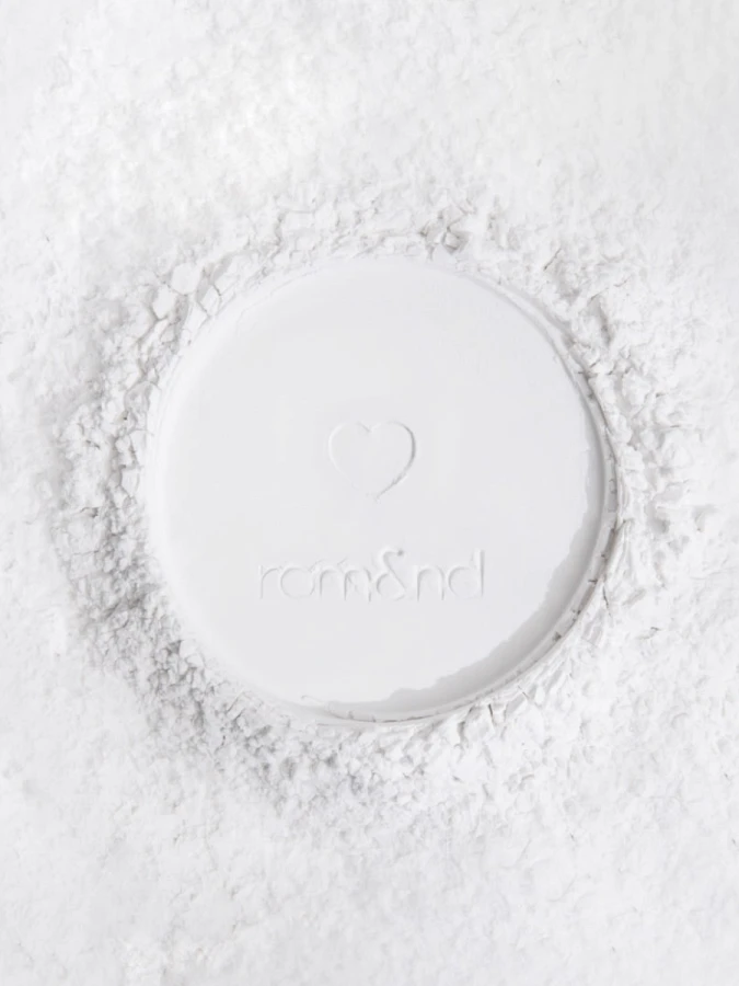 Спрессованная прозрачная матирующая пудра для лица rom&nd Better Than Finish