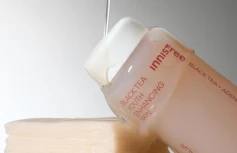 Укрепляющий тонер с экстрактом черного чая innisfree Black Tea Youth Enhancing Toner