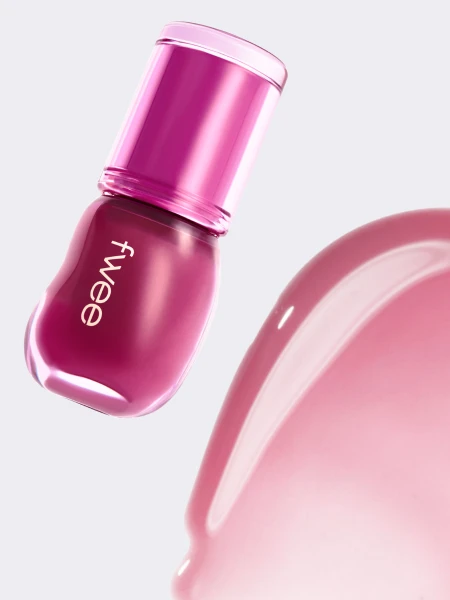 Лёгкий глянцевый блеск для губ fwee 3D Voluming Gloss A05 Currant 30%