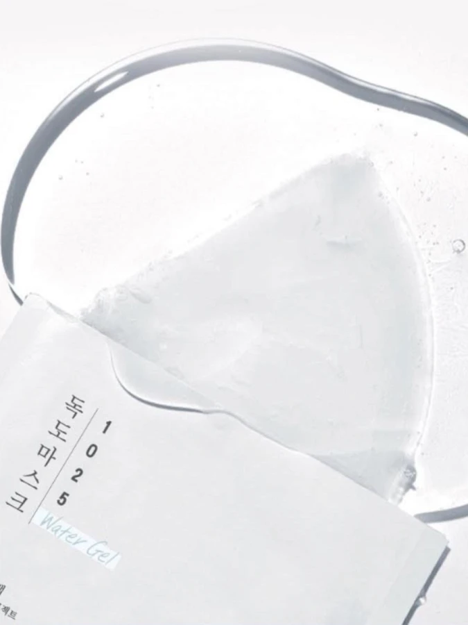 Глубокоувлажняющая тканевая маска с морской водой Round Lab 1025 Dokdo Hydrating Water Gel Mask Sheet