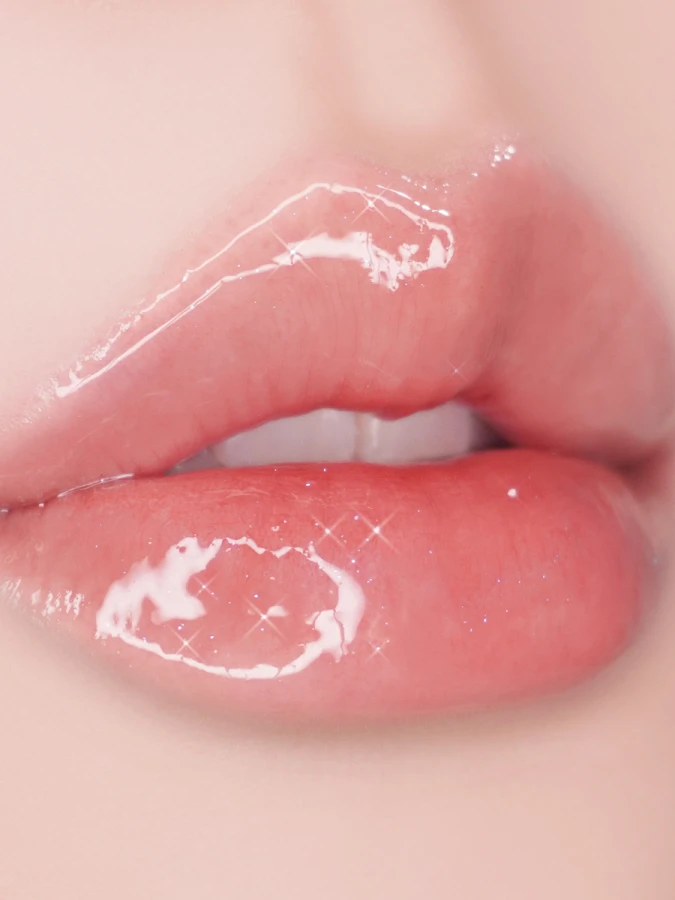 Прозрачный блеск с эффектом увеличения объёма губ UNLEASHIA Sisua Popcorn Syrup Lip Plumper No. 100 Unicorn Salt