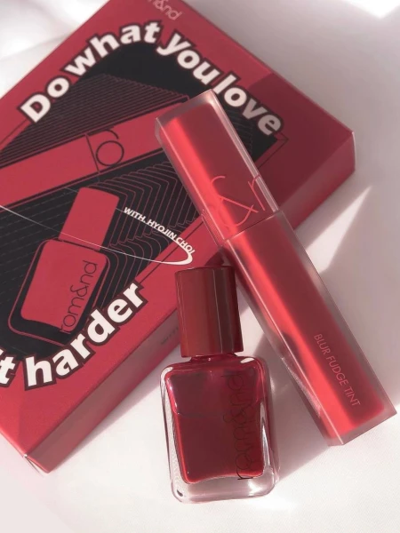 Набор для ногтей и губ в винном оттенке rom&nd Burgundy Mood Set