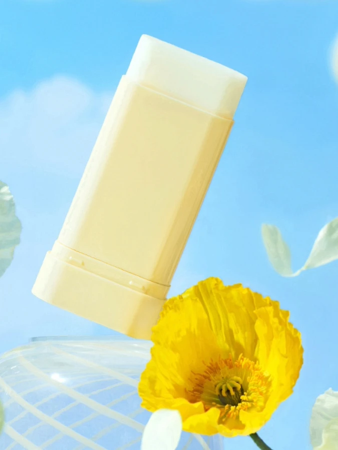 Водостойкий солнцезащитный стик с растительными экстрактами TOCOBO Vita Waterproof Sun Stick SPF50+ PA++++