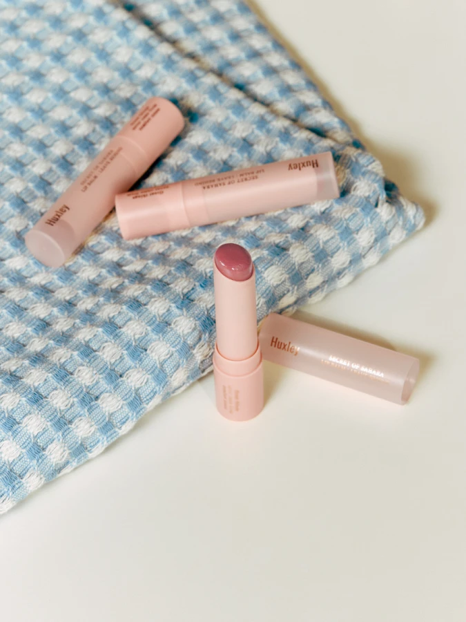 Оттеночный бальзам для губ Huxley Lip Balm Leave Behind 3 Pinch of Spice Оттеночный бальзам для губ Huxley Lip Balm Leave Behind 3 Pinch of Spice