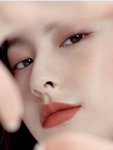 Помада для губ с полуматовым финишем INGA Powder Blur Lipstick Seoul 1990