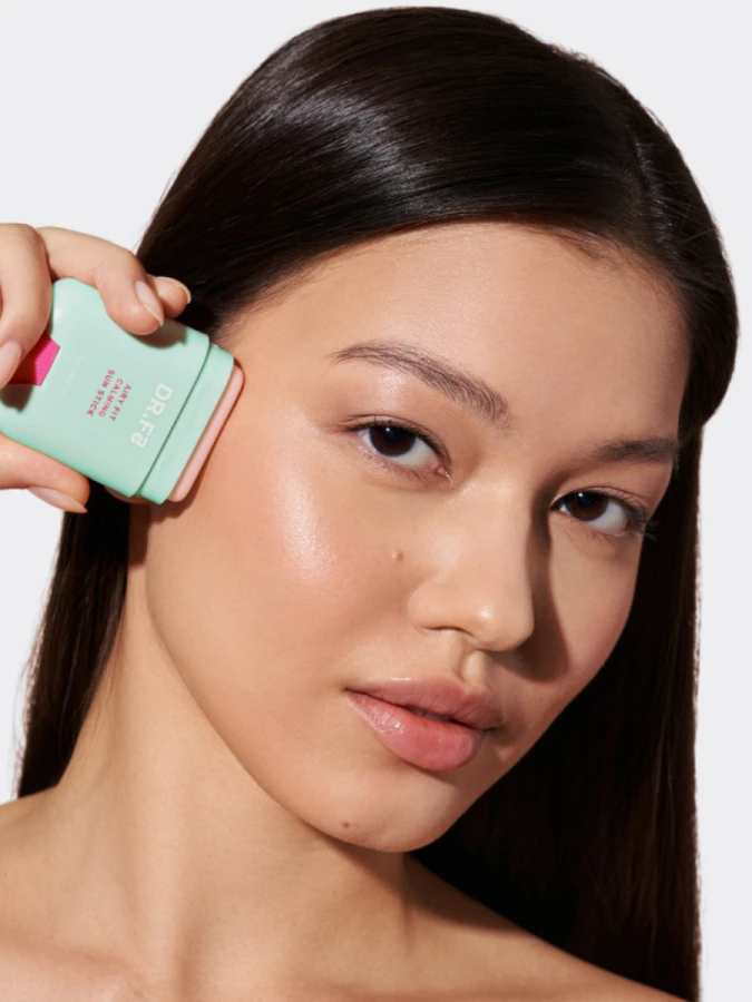 Успокаивающий солнцезащитный стик с каламином DR.F5 Airy Fit Calming Sun Stick SPF50+ PA++++