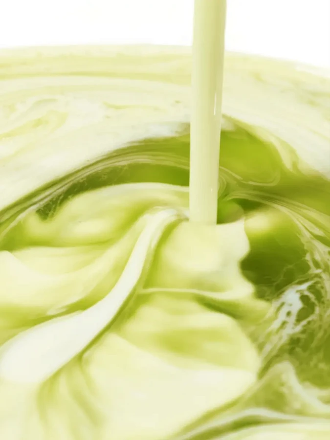 Успокаивающая двухфазная сыворотка с матчей и экстрактом центеллы VT Matcha Cica Layer Serum