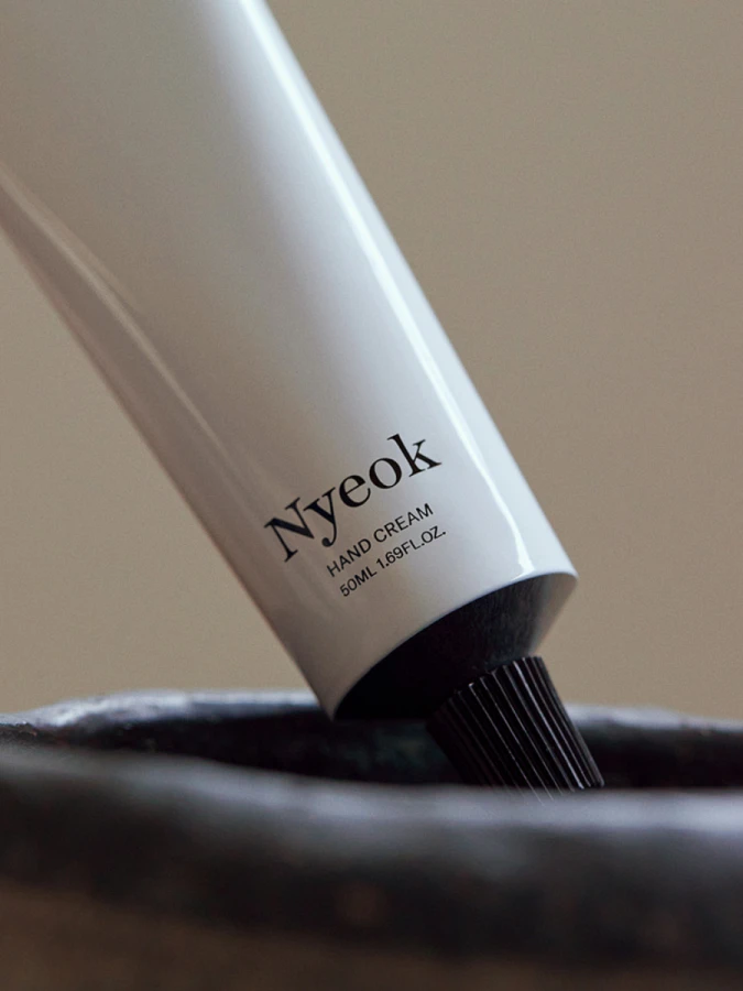 Парфюмированный увлажняющий крем для рук с древесным ароматом I'm From Nyeok Hand Cream