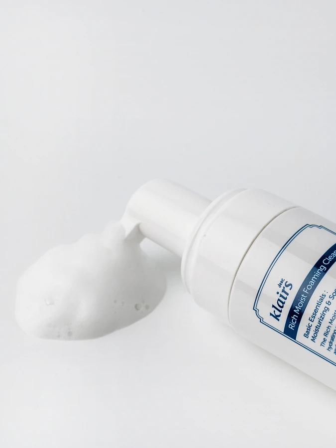 Смягчающая пенка-мусс для умывания Dear, Klairs Rich Moist Foaming Cleanser Смягчающая пенка-мусс для умывания Dear, Klairs Rich Moist Foaming Cleanser